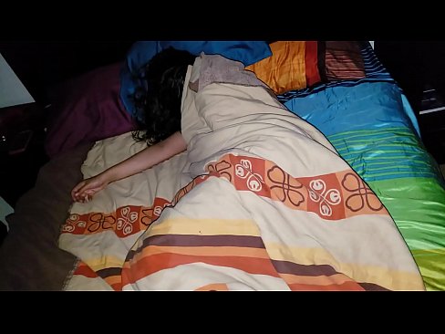❤️ Stepson a' giùlan a mhuime òg fhad 'sa tha ia' cadal. ❤  Pornografach  aig gd.pornoxlxx.ru